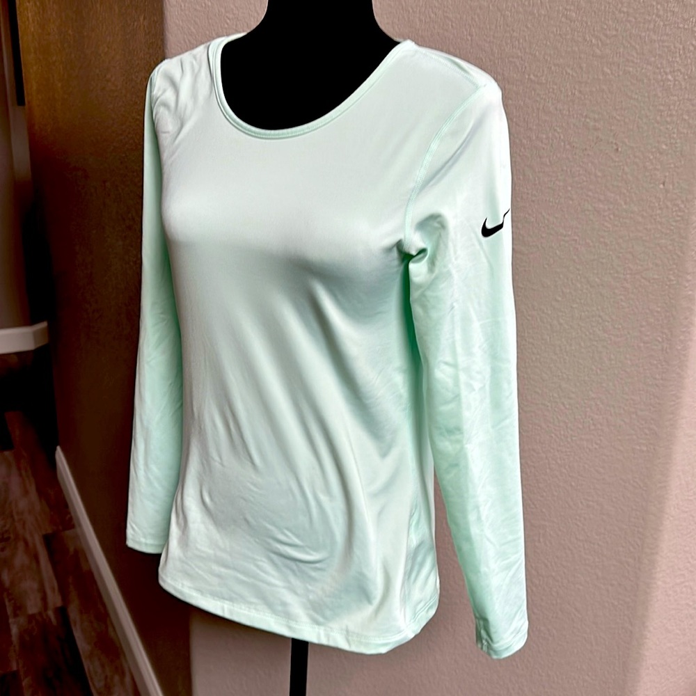 Nike Dri-Fit Women’s Medium Mint Green Long Sleeve